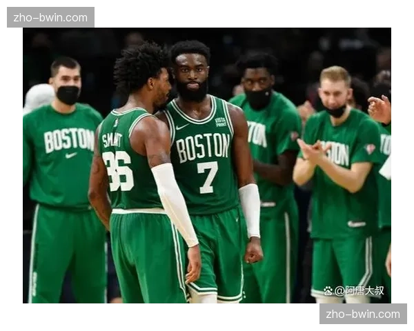 凯尔特人客场对阵勇士首节33比26领先布朗已得11分